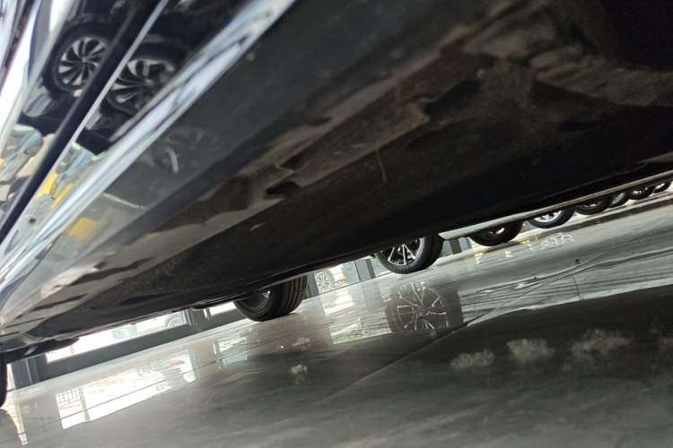 Used Volkswagen Magotan 2023 2 Million Units Commemorative Edition 330TSI DSG Luxury Version Right Side Sill