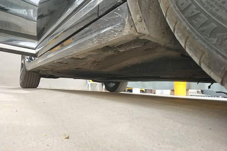 Used Volkswagen Magotan 2023 2 Million Units Commemorative Edition 330TSI DSG Luxury Version Right Side Sill