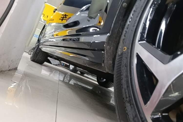 Used Volkswagen Magotan 2023 2 Million Units Commemorative Edition 330TSI DSG Luxury Version Right Side Sill