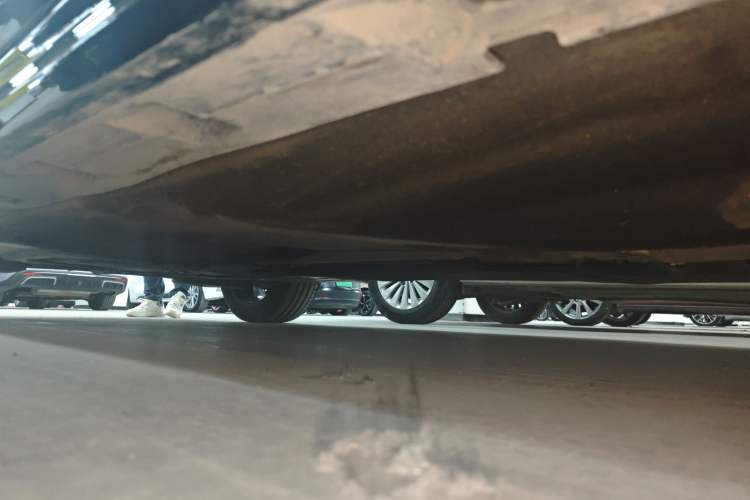 Used Volkswagen Magotan 2023 2 Million Units Commemorative Edition 330TSI DSG Luxury Version Right Side Sill