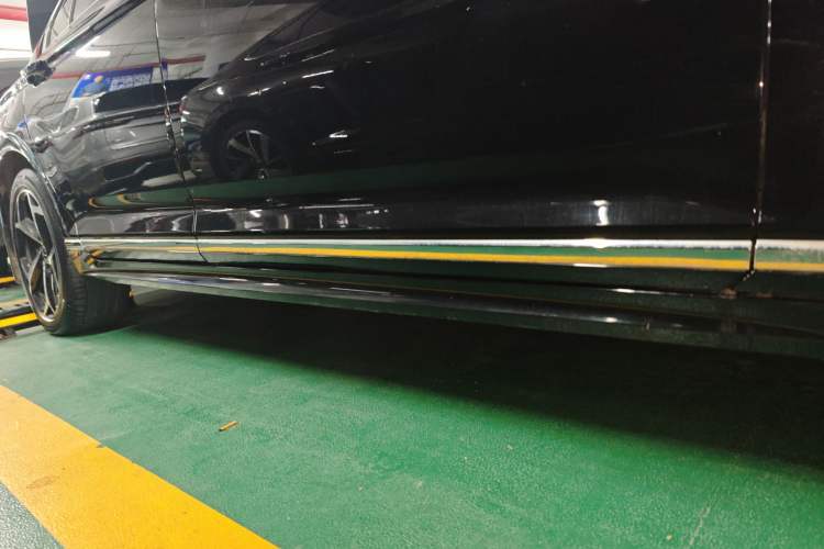 Used Volkswagen Magotan 2023 2 Million Units Limited Edition 330TSI DSG Leading Version Right Side Sill
