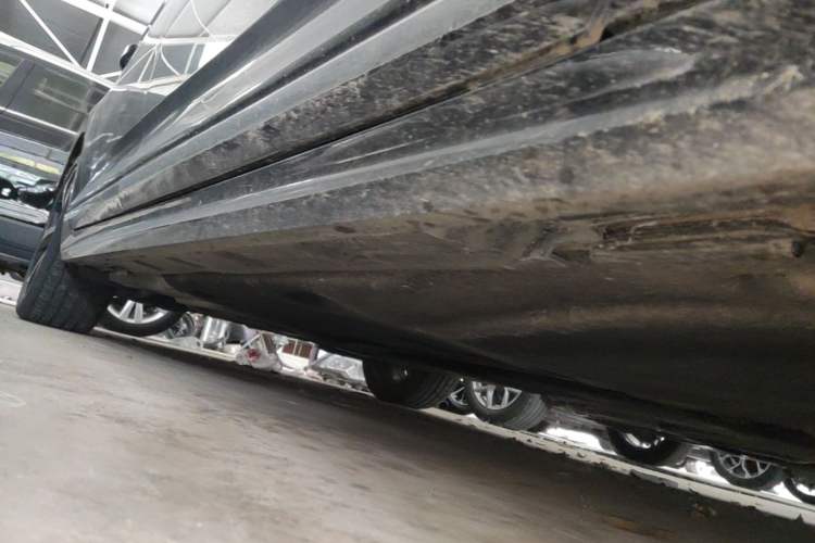 Used Volkswagen Magotan 2023 2 Million Units Commemorative Edition 330TSI DSG Luxury Version Right Side Sill