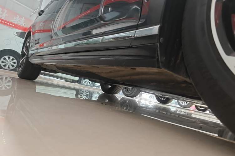 Used Volkswagen Magotan 2023 2 Million Units Limited Edition 330TSI DSG Leading Version Right Side Sill