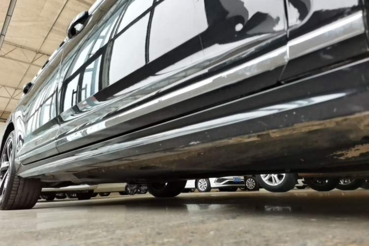 Used Volkswagen Magotan 2023 2 Million Units Limited Edition 330TSI DSG Leading Version Right Side Sill