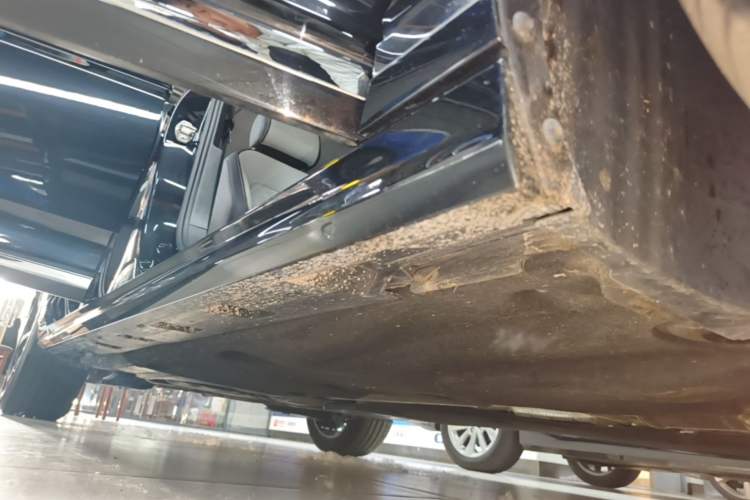 Used Volkswagen Magotan 2023 2 Million Units Commemorative Edition 330TSI DSG Luxury Version Right Side Sill