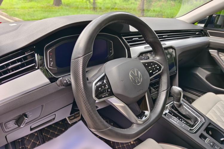 Used Volkswagen Magotan 2023 2 Million Units Commemorative Edition 330TSI DSG Luxury Version Steering Wheel