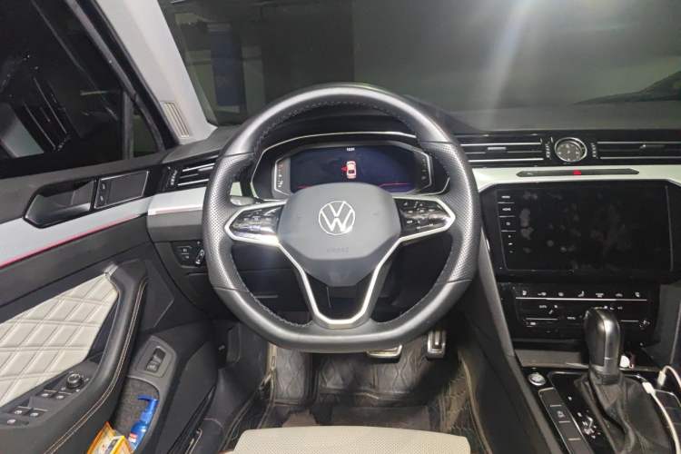 Used Volkswagen Magotan 2023 2 Million Units Commemorative Edition 330TSI DSG Luxury Version Steering Wheel