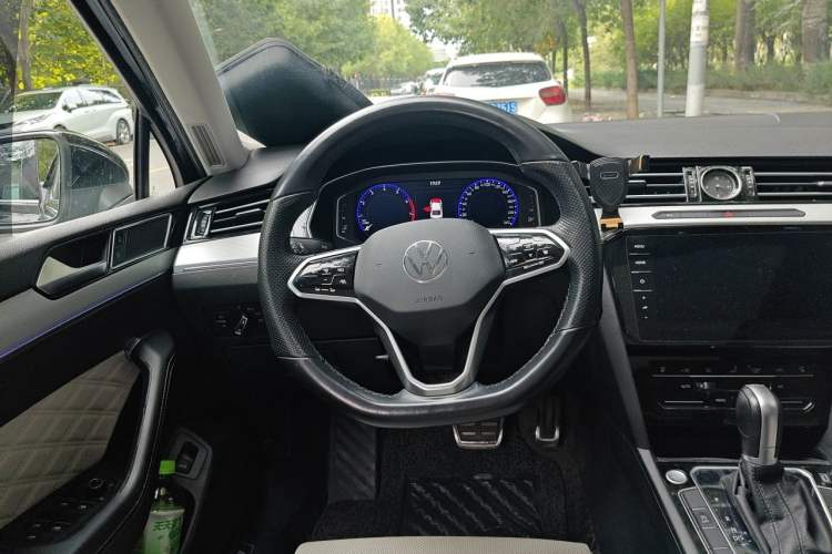 Used Volkswagen Magotan 2023 2 Million Units Commemorative Edition 330TSI DSG Luxury Version Steering Wheel