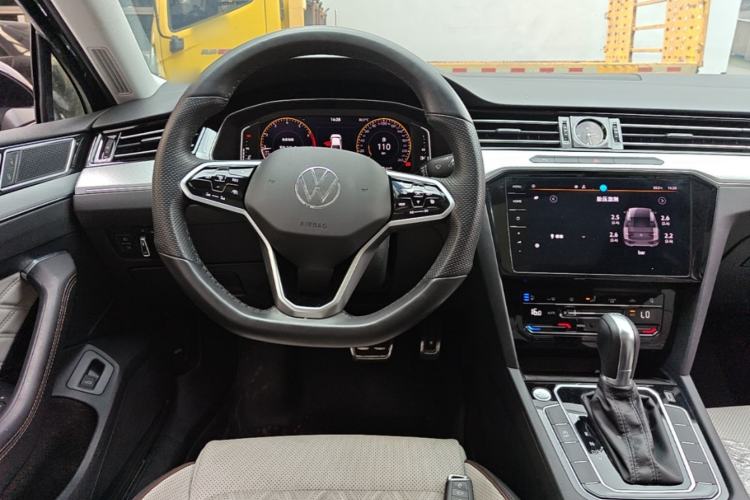 Used Volkswagen Magotan 2023 2 Million Units Commemorative Edition 330TSI DSG Luxury Version Steering Wheel
