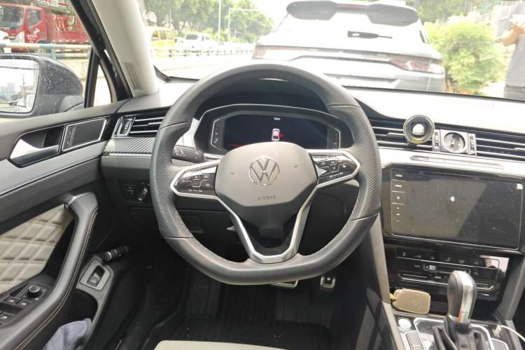 Used Volkswagen Magotan 2023 2 Million Units Commemorative Edition 330TSI DSG Luxury Version Steering Wheel