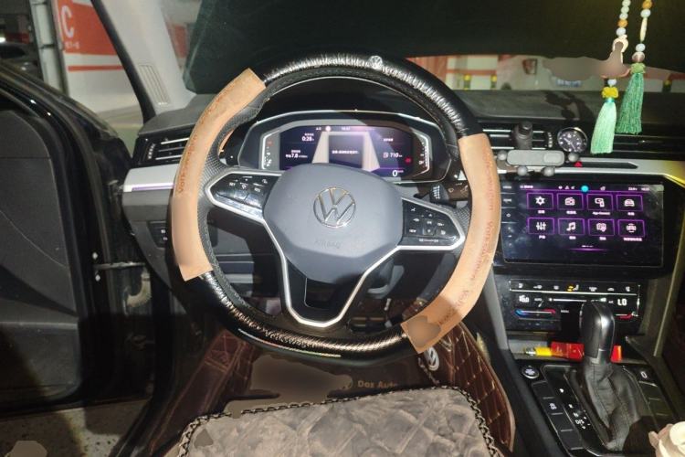 Used Volkswagen Magotan 2023 2 Million Units Commemorative Edition 330TSI DSG Luxury Version Steering Wheel