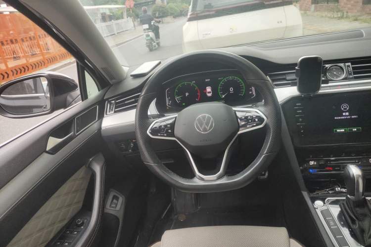 Used Volkswagen Magotan 2023 2 Million Units Commemorative Edition 330TSI DSG Luxury Version Steering Wheel