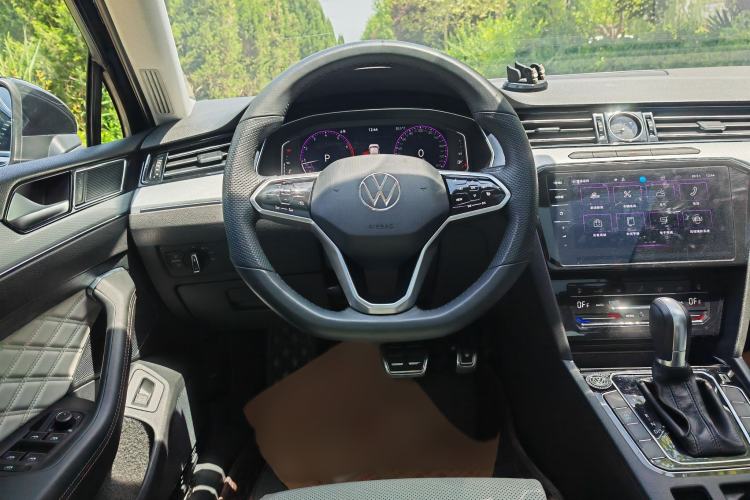 Used Volkswagen Magotan 2023 2 Million Units Commemorative Edition 330TSI DSG Luxury Version Steering Wheel