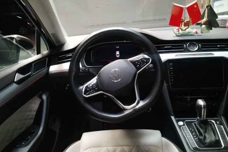Used Volkswagen Magotan 2023 2 Million Units Commemorative Edition 330TSI DSG Luxury Version Steering Wheel
