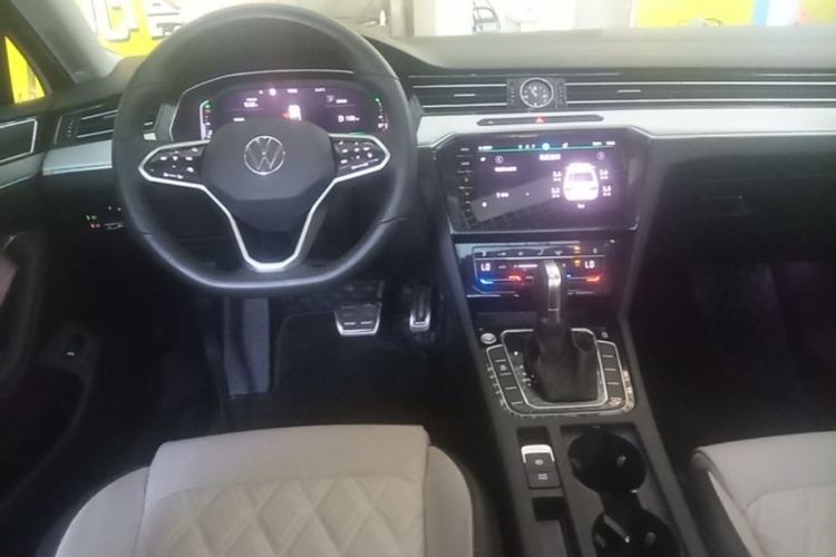 Used Volkswagen Magotan 2023 2 Million Units Commemorative Edition 330TSI DSG Luxury Version Steering Wheel