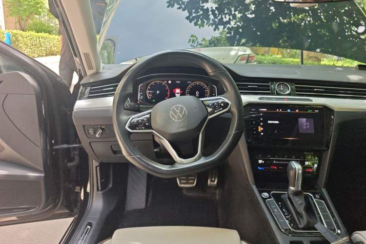 Used Volkswagen Magotan 2023 2 Million Units Limited-Edition 380TSI DSG Flagship Version Steering Wheel