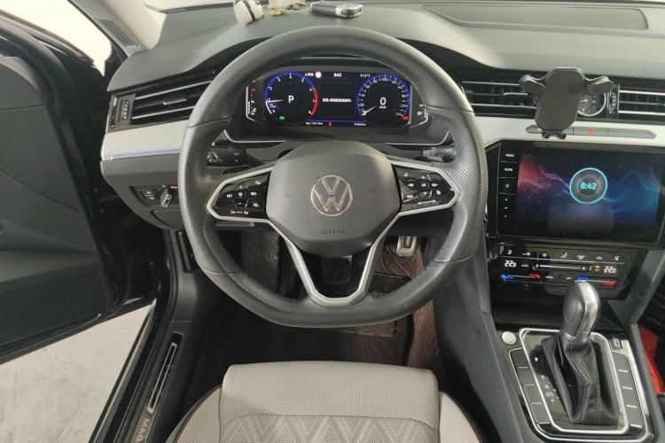 Used Volkswagen Magotan 2023 2 Million Units Commemorative Edition 330TSI DSG Luxury Version Steering Wheel