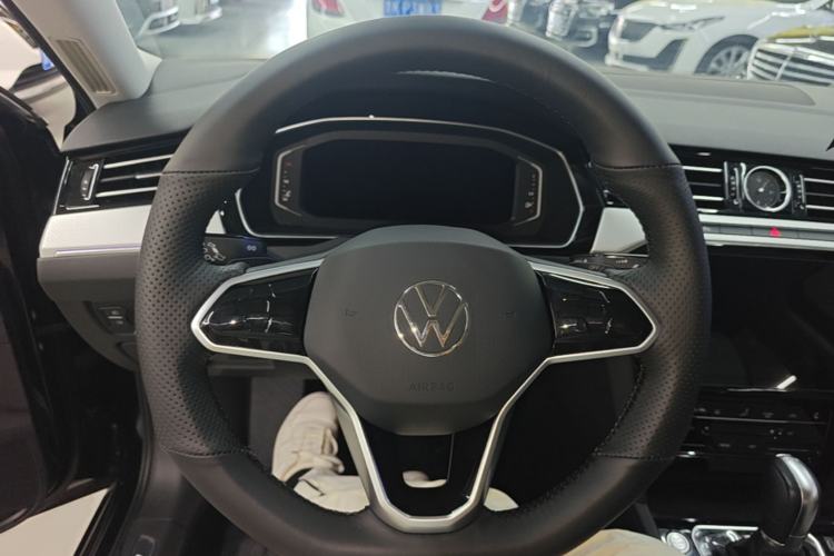 Used Volkswagen Magotan 2023 2 Million Units Commemorative Edition 330TSI DSG Luxury Version Steering Wheel