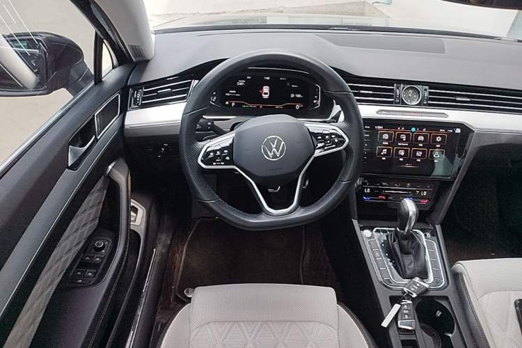 Used Volkswagen Magotan 2023 2 Million Units Commemorative Edition 330TSI DSG Luxury Version Steering Wheel