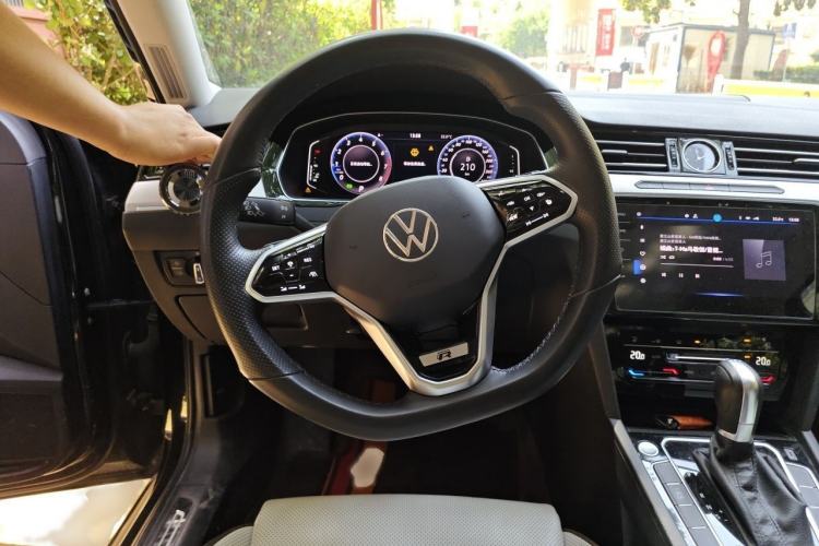 Used Volkswagen Magotan 2023 2 Million Units Commemorative Edition 330TSI DSG Luxury Version Steering Wheel