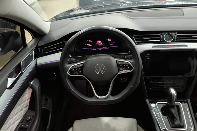 Used Volkswagen Magotan 2023 2 Million Units Commemorative Edition 330TSI DSG Luxury Version Steering Wheel