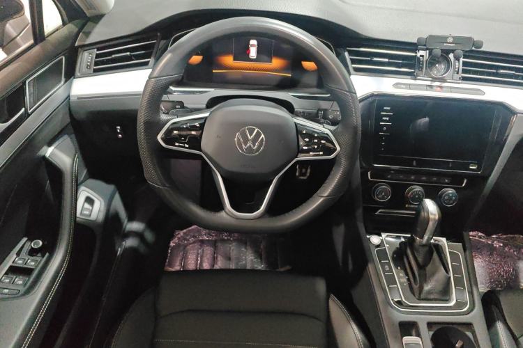 Used Volkswagen Magotan 2023 2 Million Units Limited-Edition 280TSI DSG Comfort Version Steering Wheel