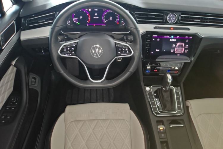 Used Volkswagen Magotan 2023 2 Million Units Commemorative Edition 330TSI DSG Luxury Version Steering Wheel