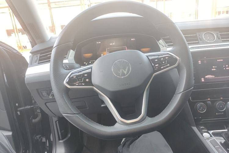 Used Volkswagen Magotan 2023 2 Million Units Limited-Edition 280TSI DSG Comfort Version Steering Wheel