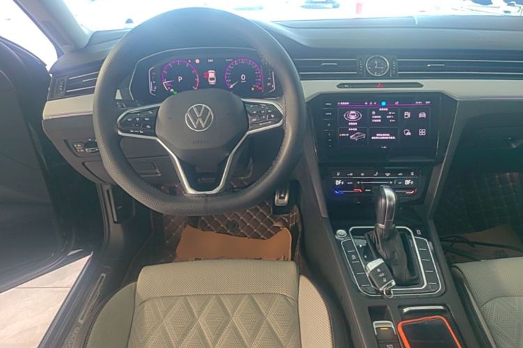 Used Volkswagen Magotan 2023 2 Million Units Commemorative Edition 330TSI DSG Luxury Version Steering Wheel