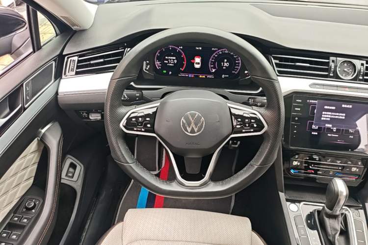 Used Volkswagen Magotan 2023 2 Million Units Commemorative Edition 330TSI DSG Luxury Version Steering Wheel