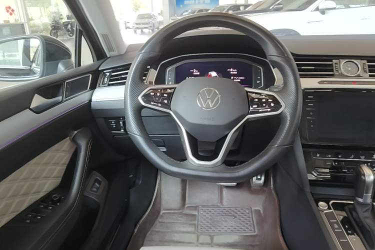 Used Volkswagen Magotan 2023 2 Million Units Commemorative Edition 330TSI DSG Luxury Version Steering Wheel