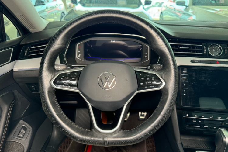 Used Volkswagen Magotan 2023 2 Million Units Commemorative Edition 330TSI DSG Luxury Version Steering Wheel