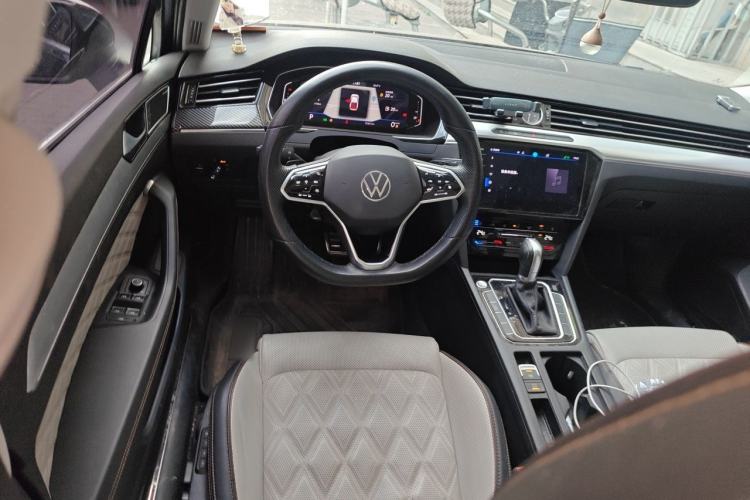 Used Volkswagen Magotan 2023 2 Million Units Limited-Edition 380TSI DSG Flagship Version Steering Wheel