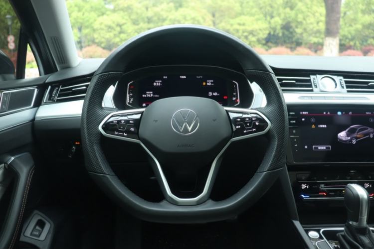 Used Volkswagen Magotan 2023 2 Million Units Commemorative Edition 330TSI DSG Luxury Version Steering Wheel