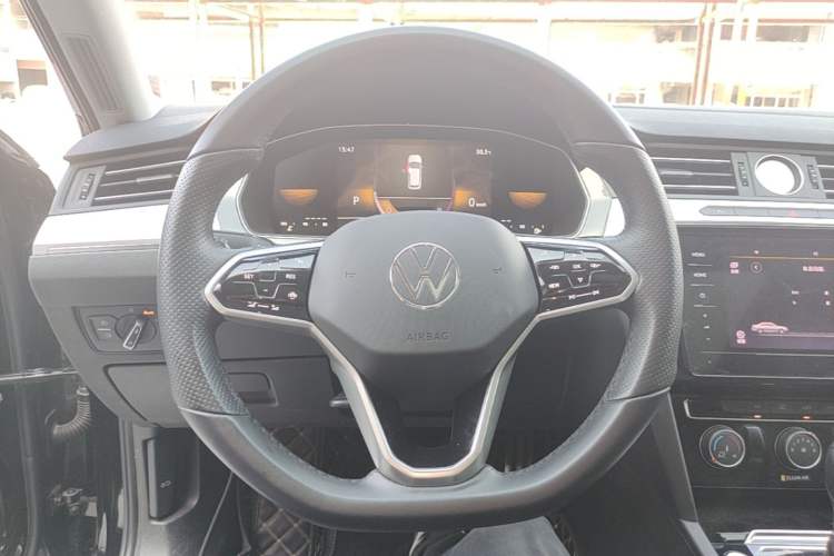 Used Volkswagen Magotan 2023 2 Million Units Limited-Edition 280TSI DSG Comfort Version Steering Wheel