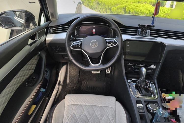 Used Volkswagen Magotan 2023 2 Million Units Commemorative Edition 330TSI DSG Luxury Version Steering Wheel