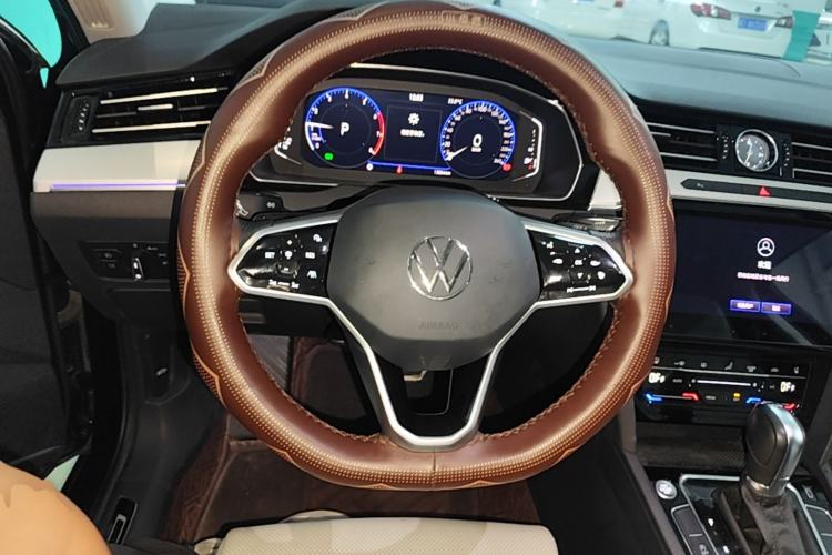 Used Volkswagen Magotan 2023 2 Million Units Commemorative Edition 330TSI DSG Luxury Version Steering Wheel