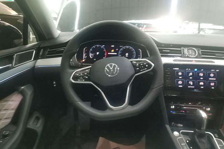 Used Volkswagen Magotan 2023 2 Million Units Commemorative Edition 330TSI DSG Luxury Version Steering Wheel