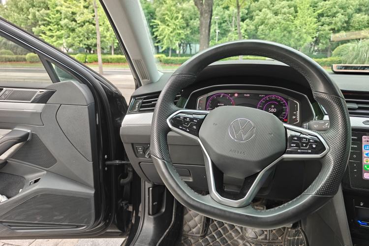 Used Volkswagen Magotan 2023 2 Million Units Commemorative Edition 330TSI DSG Luxury Version Steering Wheel