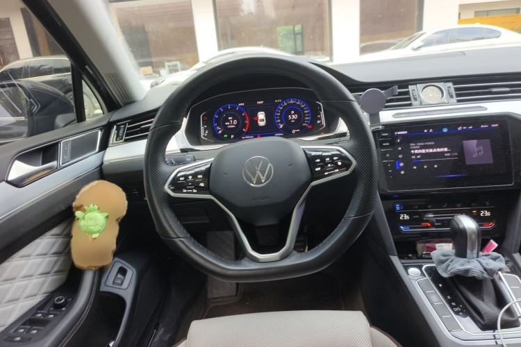 Used Volkswagen Magotan 2023 2 Million Units Commemorative Edition 330TSI DSG Luxury Version Steering Wheel