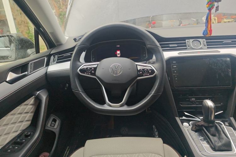 Used Volkswagen Magotan 2023 2 Million Units Commemorative Edition 330TSI DSG Luxury Version Steering Wheel