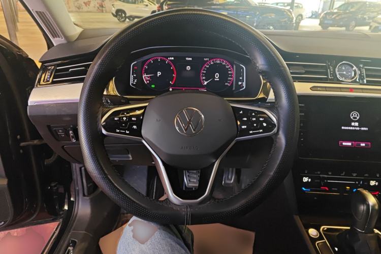 Used Volkswagen Magotan 2023 2 Million Units Commemorative Edition 330TSI DSG Luxury Version Steering Wheel