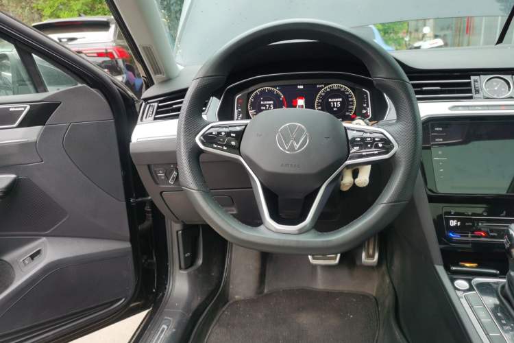 Used Volkswagen Magotan 2023 2 Million Units Limited-Edition 380TSI DSG Flagship Version Steering Wheel