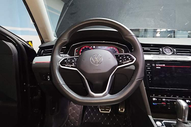 Used Volkswagen Magotan 2023 2 Million Units Commemorative Edition 330TSI DSG Luxury Version Steering Wheel