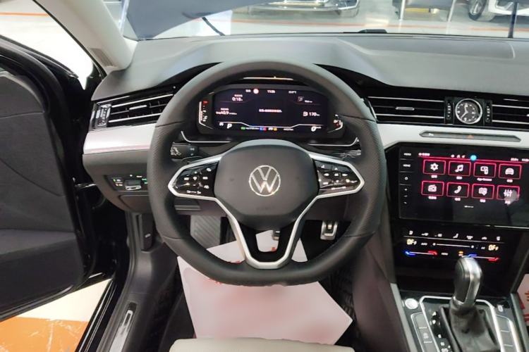 Used Volkswagen Magotan 2023 2 Million Units Commemorative Edition 330TSI DSG Luxury Version Steering Wheel