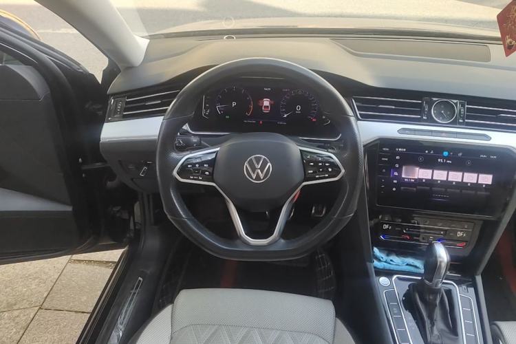 Used Volkswagen Magotan 2023 2 Million Units Commemorative Edition 330TSI DSG Luxury Version Steering Wheel