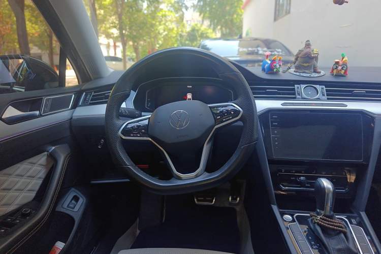Used Volkswagen Magotan 2023 2 Million Units Commemorative Edition 330TSI DSG Luxury Version Steering Wheel