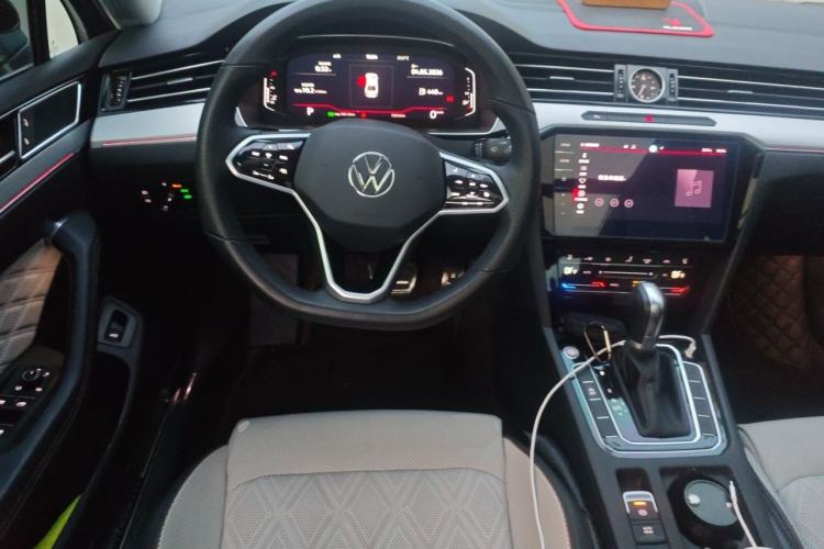 Used Volkswagen Magotan 2023 2 Million Units Commemorative Edition 330TSI DSG Luxury Version Steering Wheel