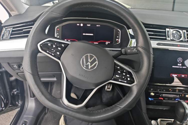 Used Volkswagen Magotan 2023 2 Million Units Commemorative Edition 330TSI DSG Luxury Version Steering Wheel