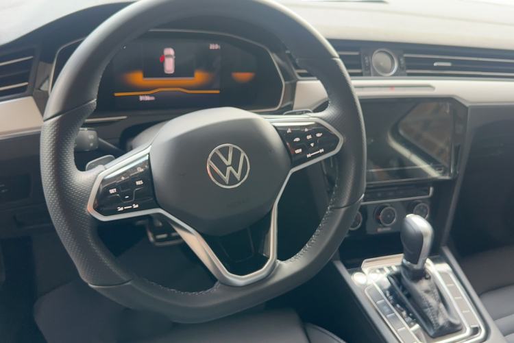Used Volkswagen Magotan 2023 2 Million Units Limited-Edition 280TSI DSG Comfort Version Steering Wheel